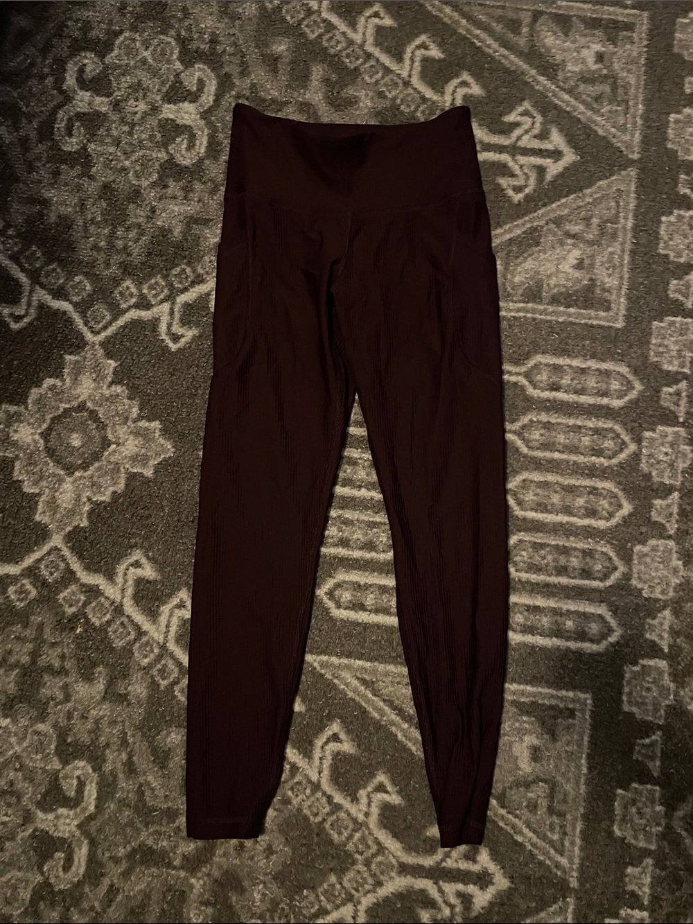 Old Navy Ribbed High-Waist Leggings in burgundy- size XS petite